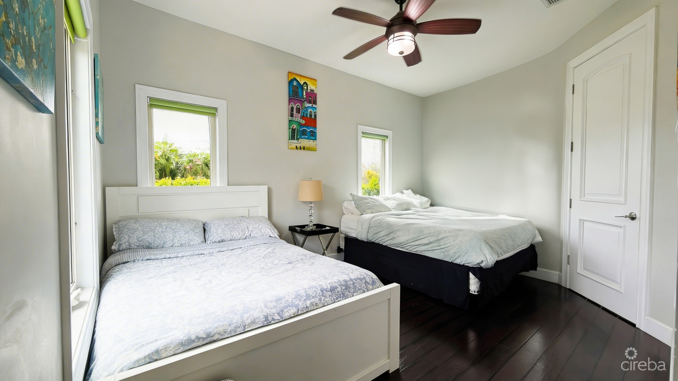 Camelot Drive Home, Seven Mile Beach