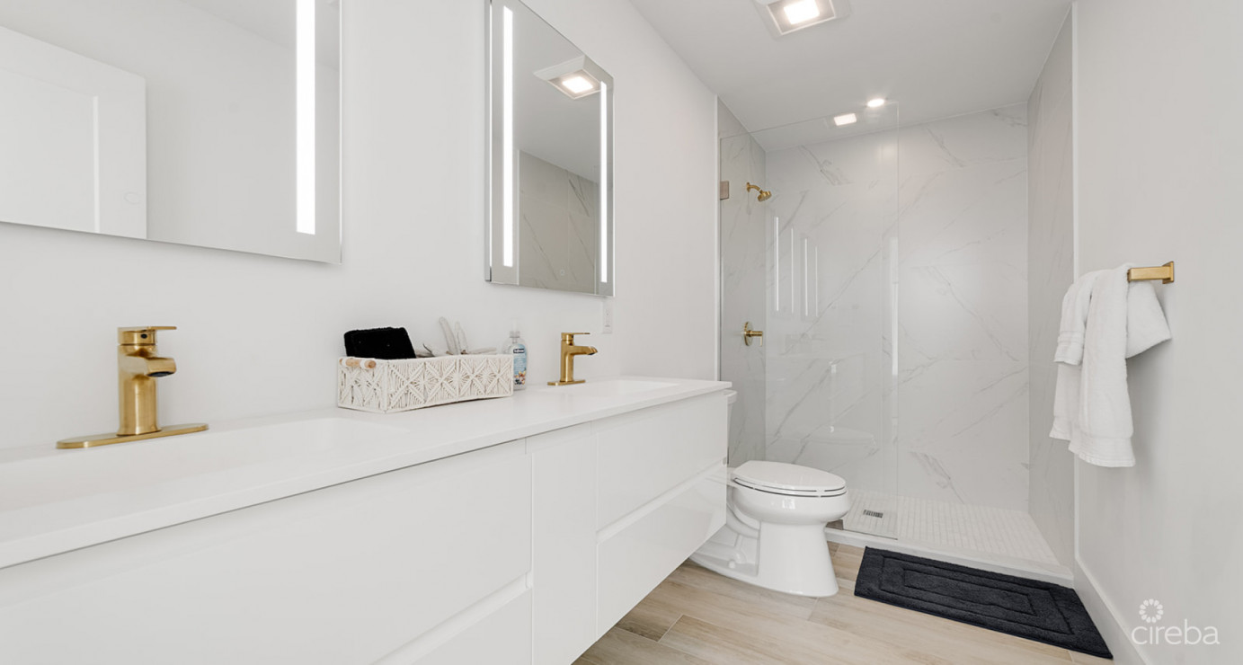 Oceanfront Penthouse- Stunning New 3 Bed- Sunset Point