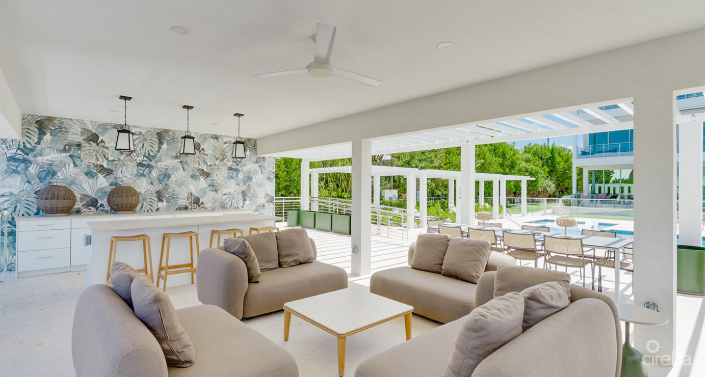 Oceanfront Penthouse- Stunning New 3 Bed- Sunset Point