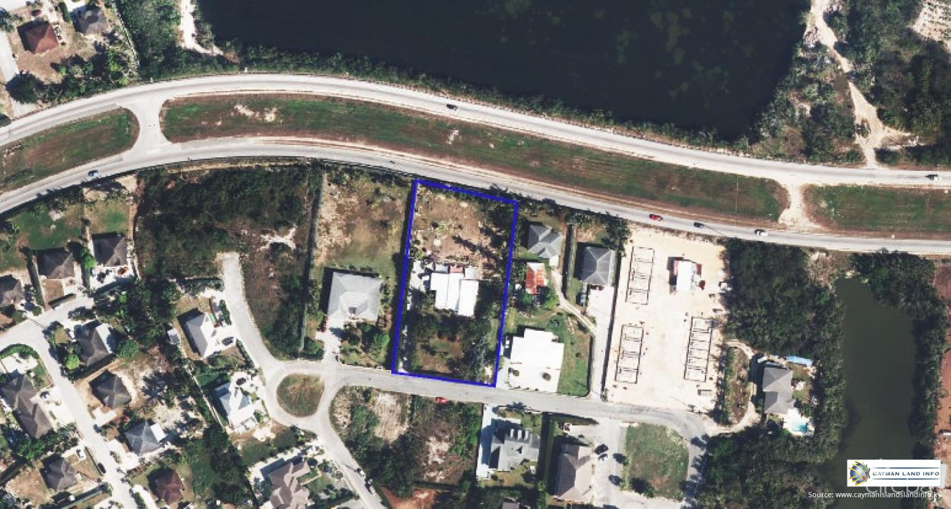 Development Opportunity Detached Home On 1 Acre In Spotts