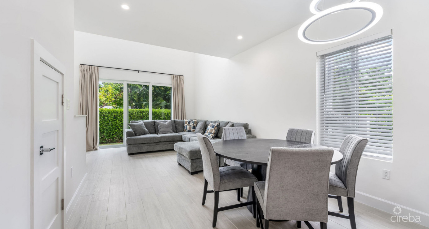 The Bentley #1 End Unit