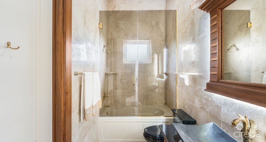 Villa D'este - Stunning Seafront Home