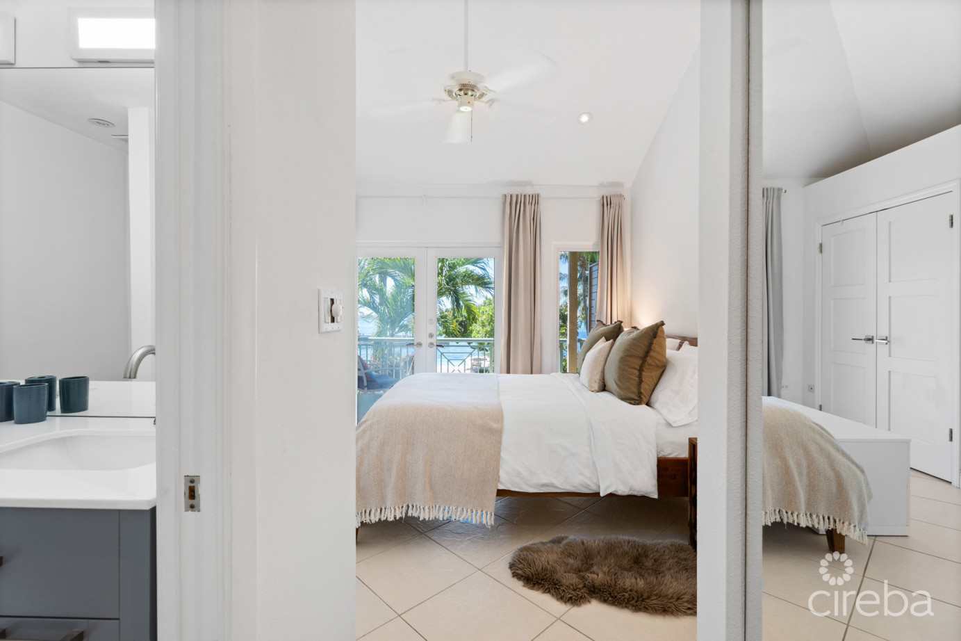 Pirates Lair 10 - South Sound Oceanfront Townhome