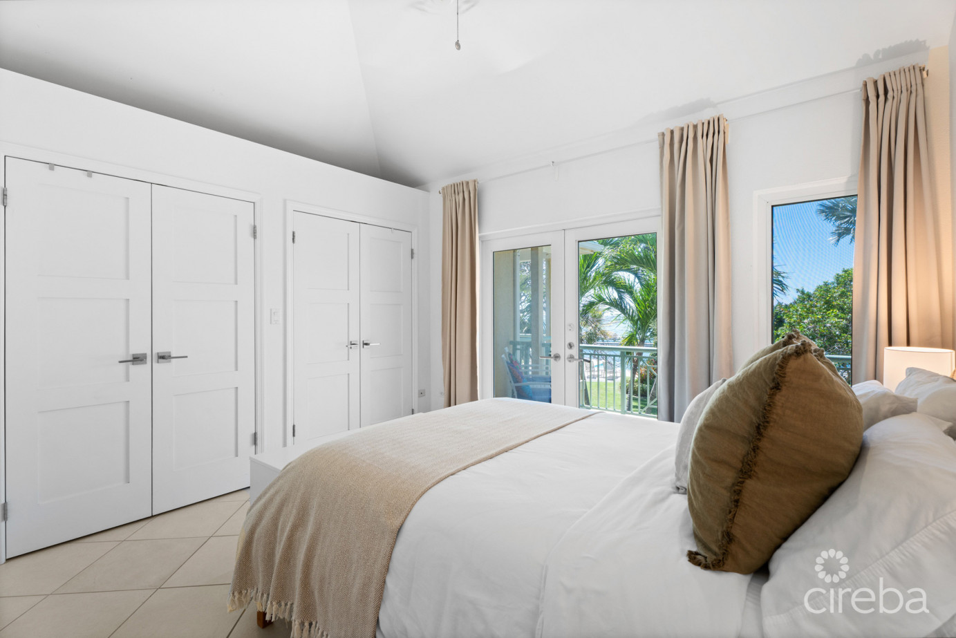 Pirates Lair 10 - South Sound Oceanfront Townhome