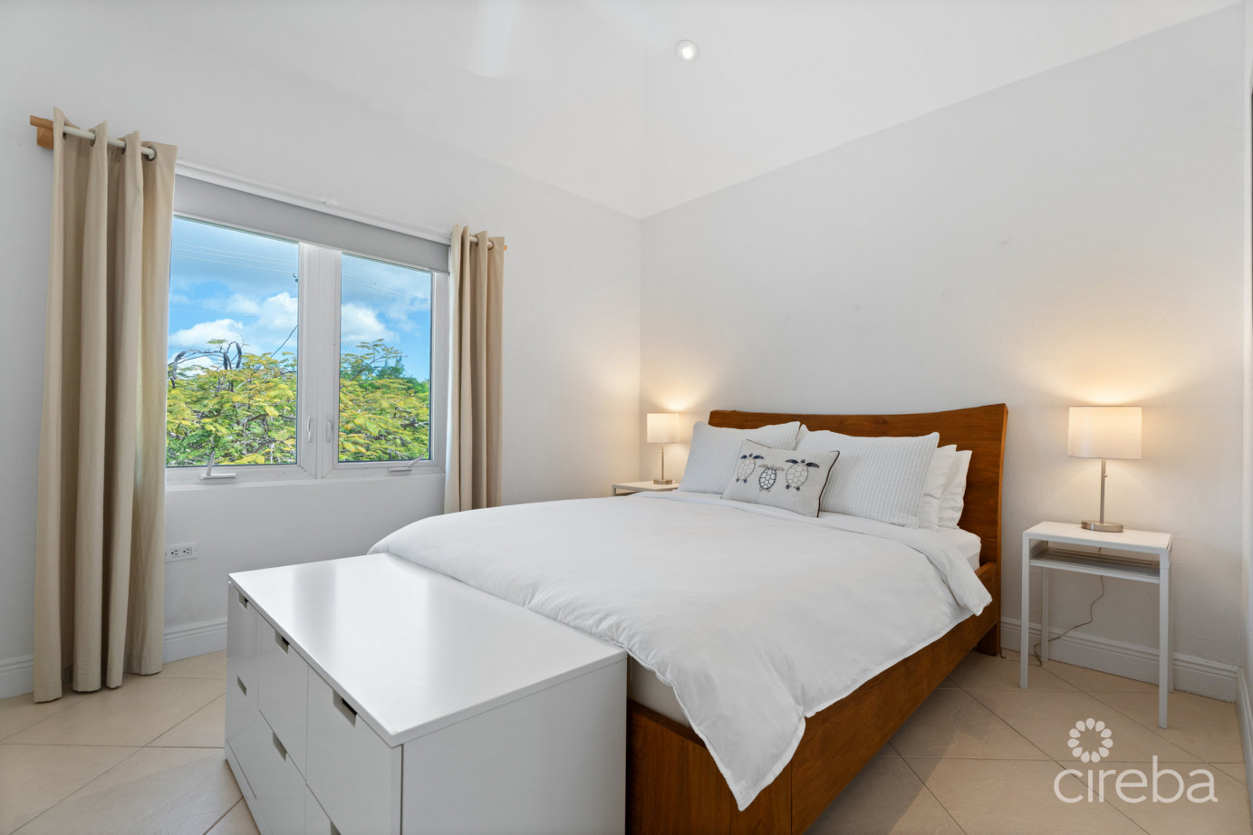 Pirates Lair 10 - South Sound Oceanfront Townhome