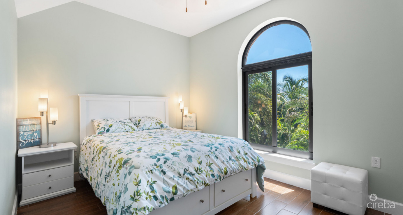 107 San Sebastian- Exceptional, Large 2-bed Condo In Sought-after South Sound Location