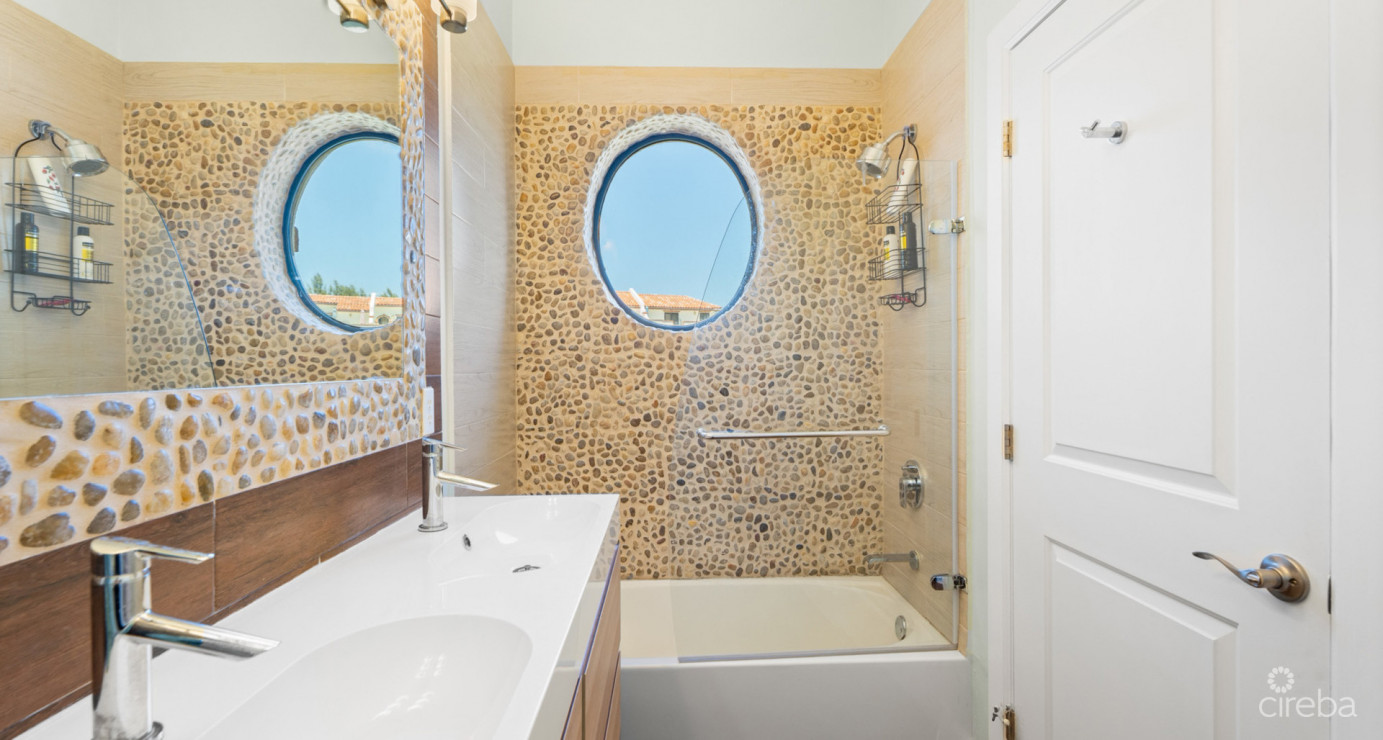 107 San Sebastian- Exceptional, Large 2-bed Condo In Sought-after South Sound Location