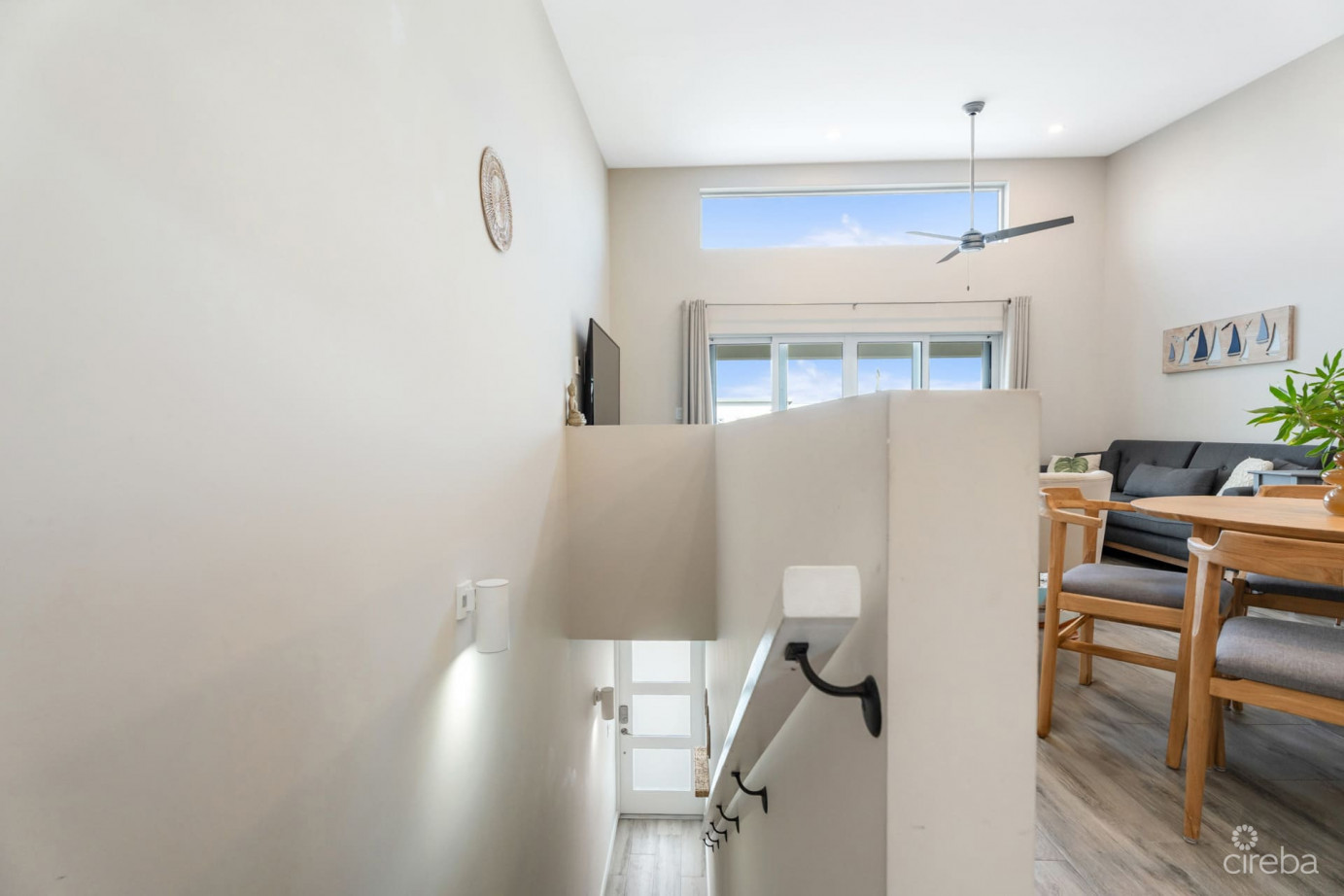 Never Rented Top Floor 1-bed Downtown Reach
