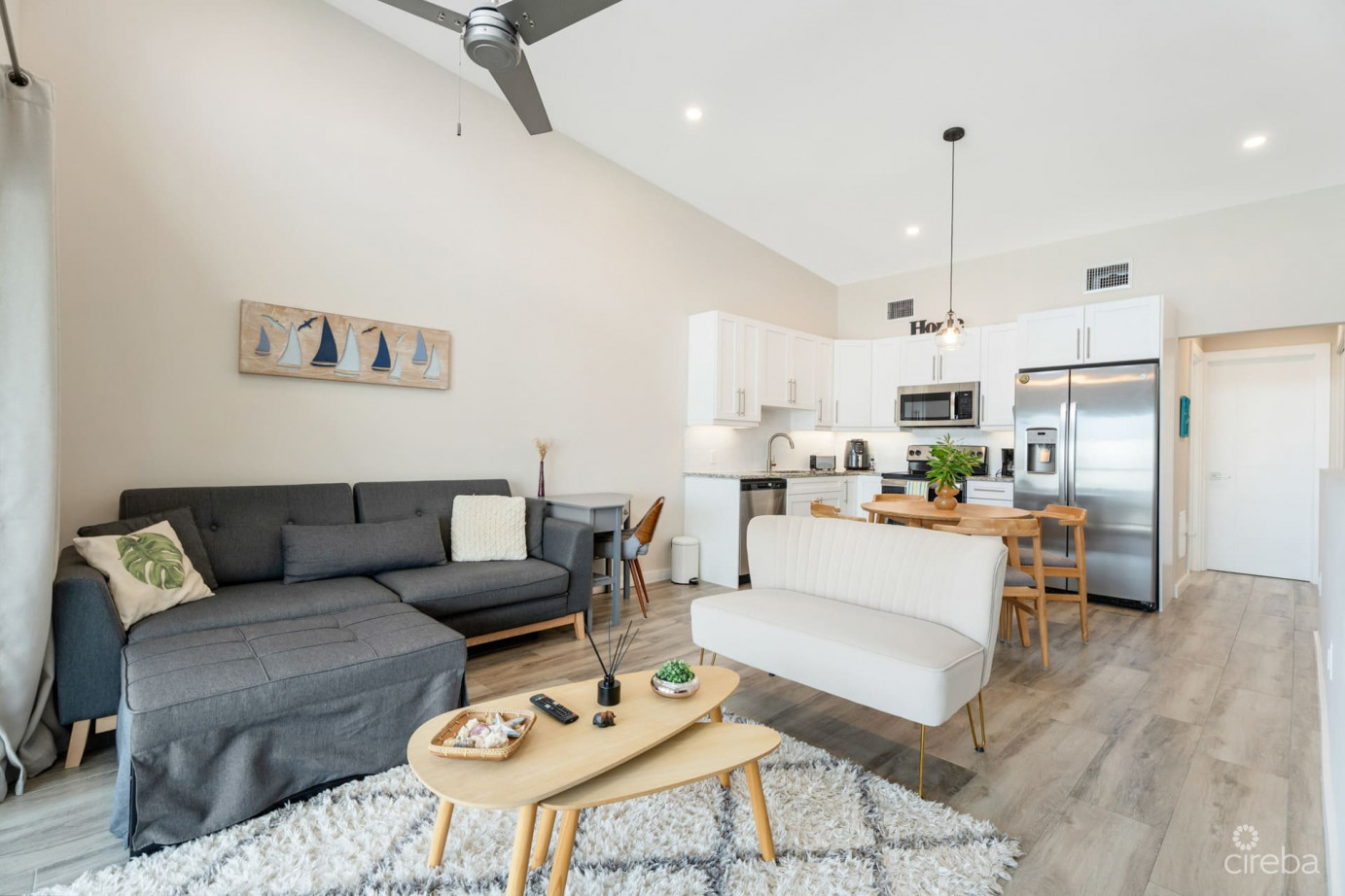 Never Rented Top Floor 1-bed Downtown Reach