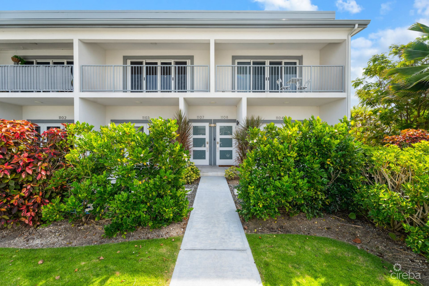 Never Rented Top Floor 1-bed Downtown Reach