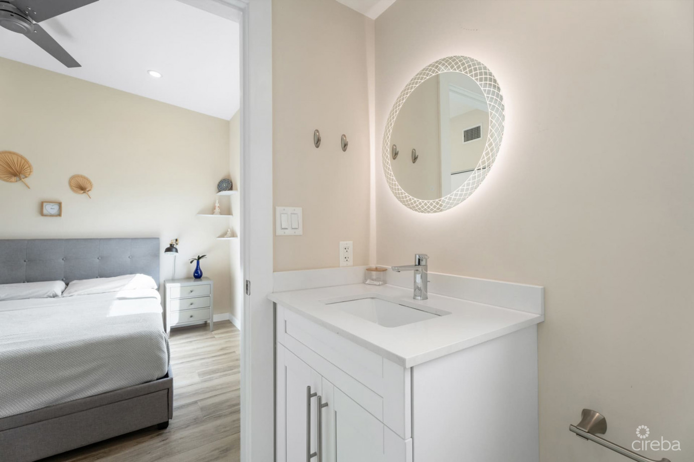 Never Rented Top Floor 1-bed Downtown Reach