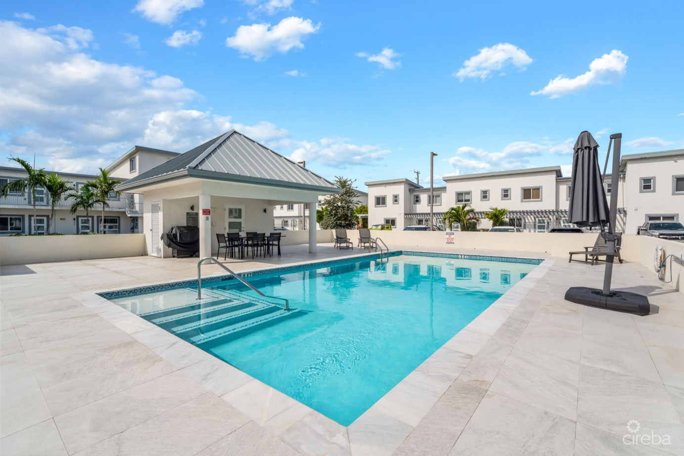 Never Rented Top Floor 1-bed Downtown Reach
