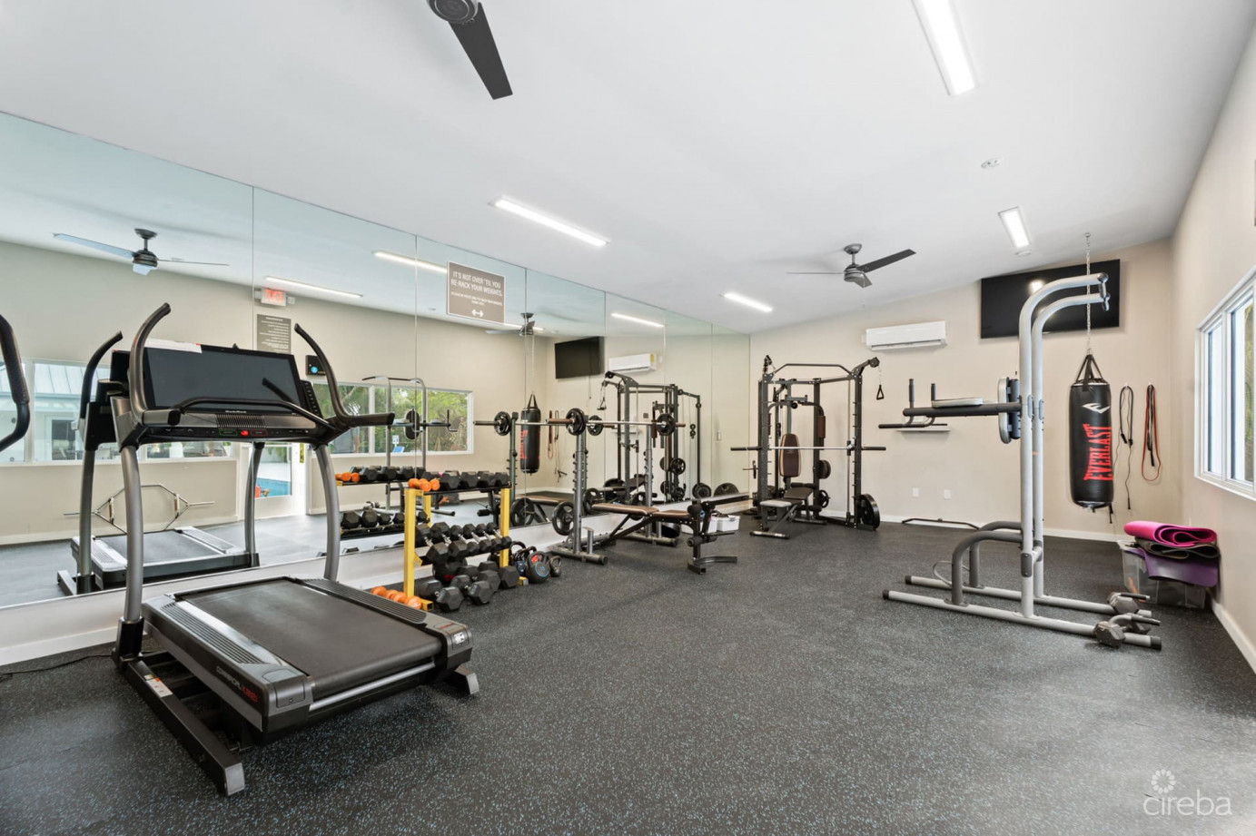 Never Rented Top Floor 1-bed Downtown Reach