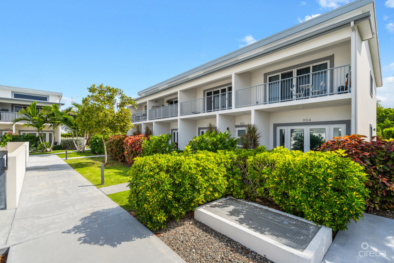 Never Rented Top Floor 1-bed Downtown Reach