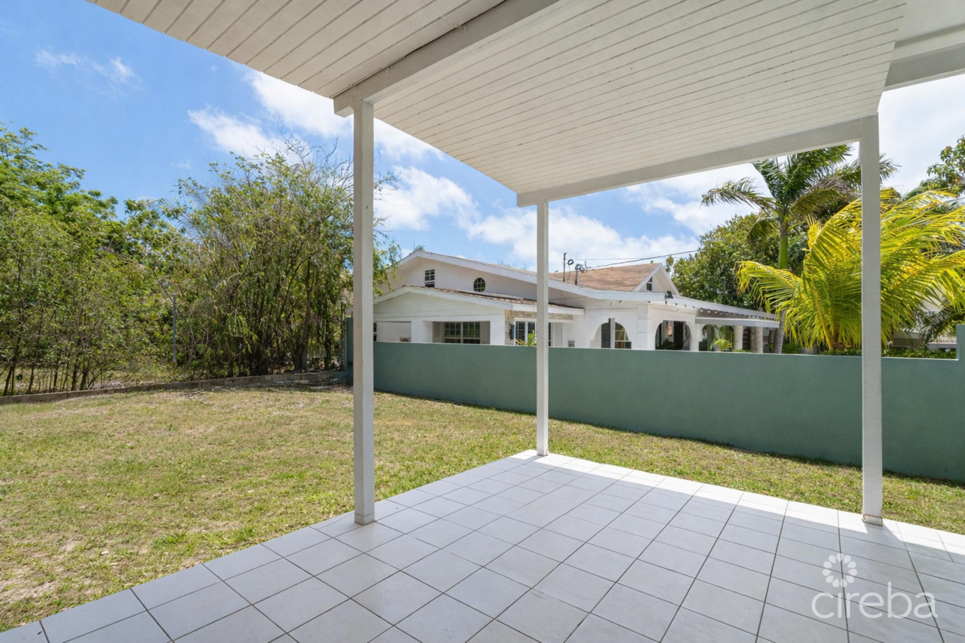 2-bedroom Bramblewood Apartment - West Bay