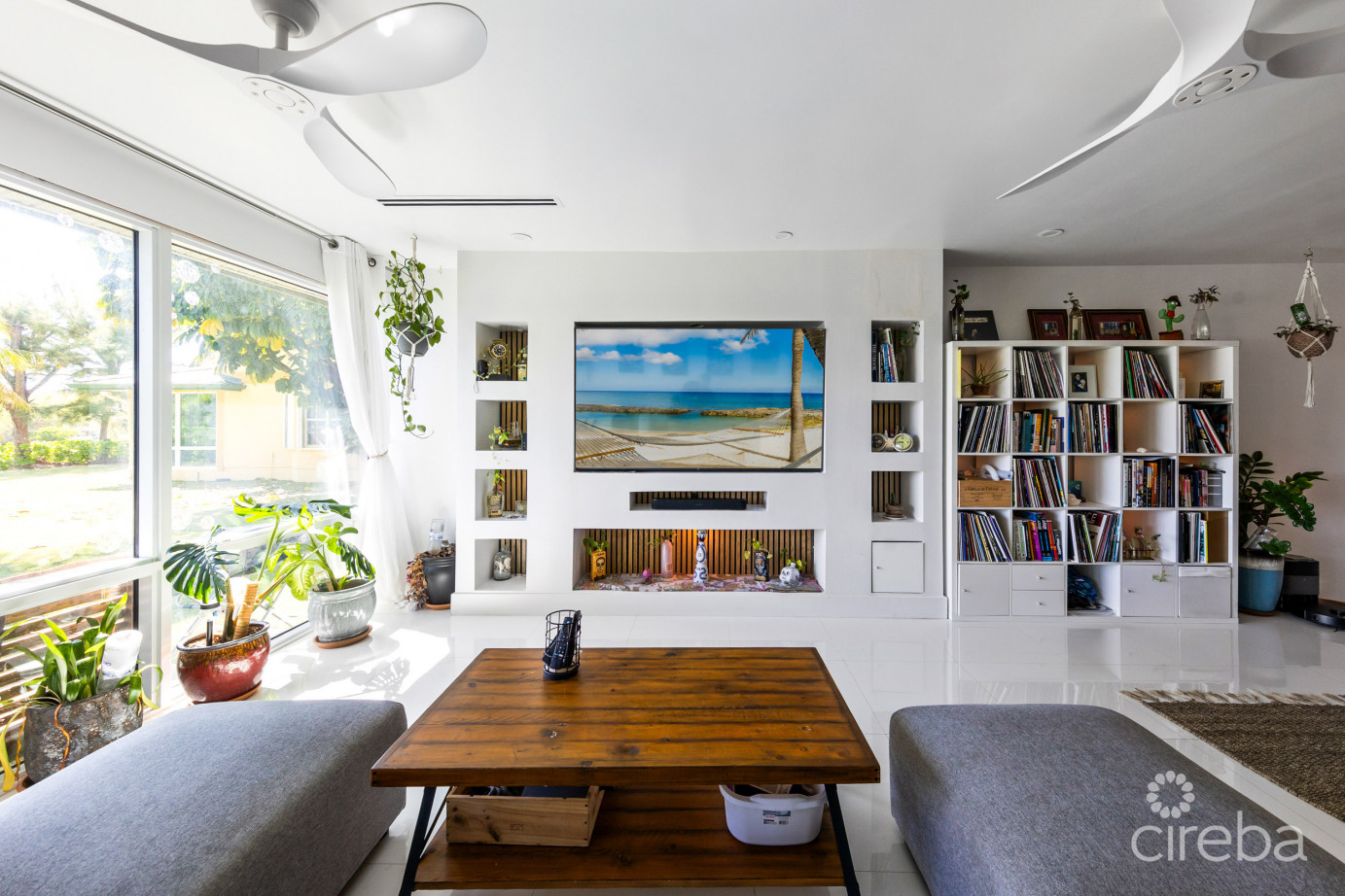 #6 Lakeshore Villas / 2 Bed Plus Den / 3 Bath