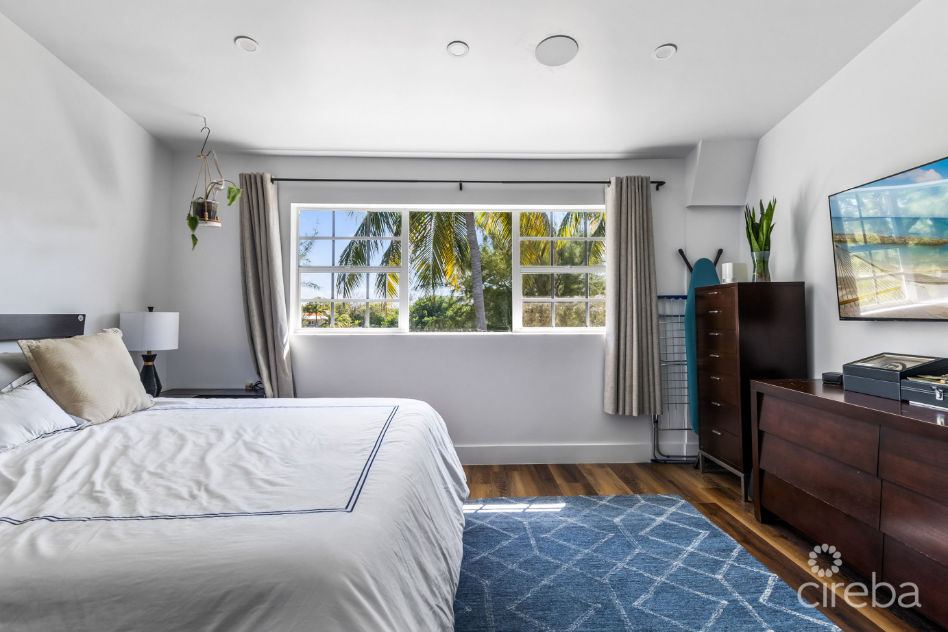 #6 Lakeshore Villas / 2 Bed Plus Den / 3 Bath