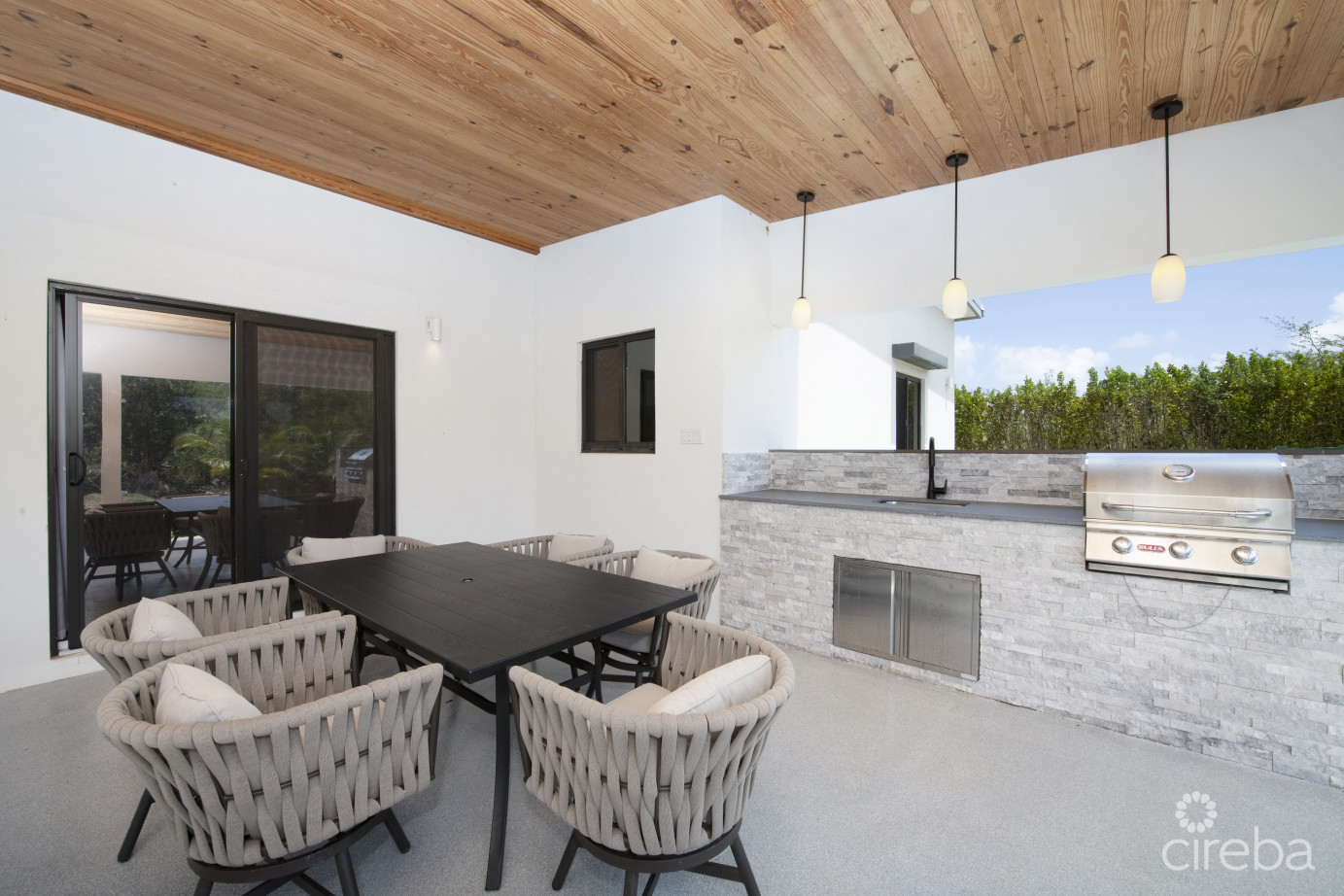 Modern 3 Bed, 3 Bath Single Family Home. With Bonus Office/den.