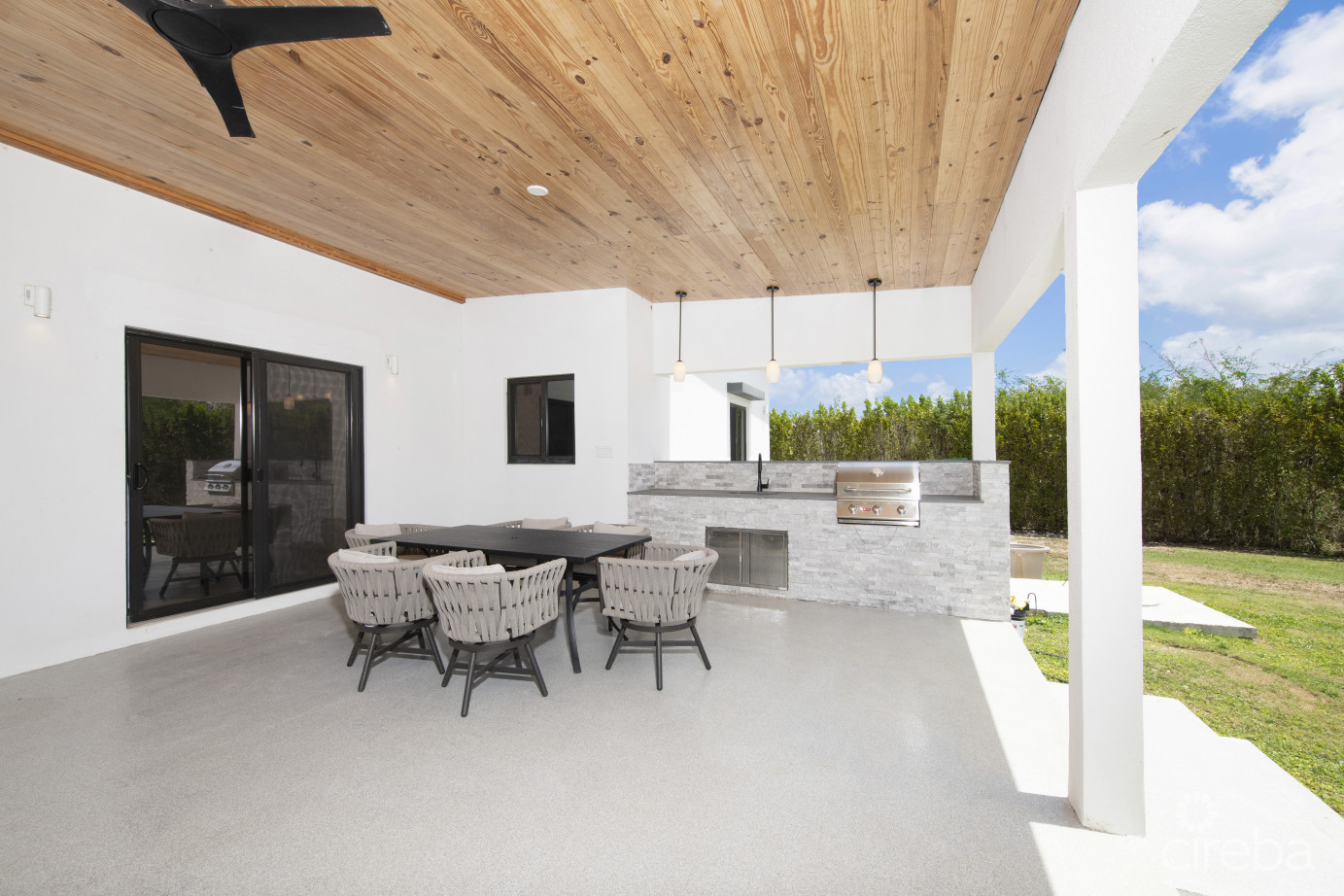 Modern 3 Bed, 3 Bath Single Family Home. With Bonus Office/den.