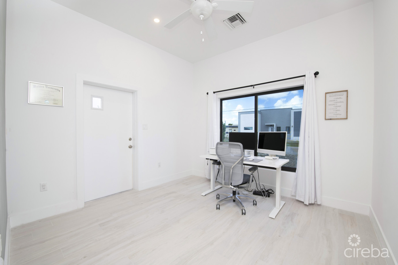 Modern 3 Bed, 3 Bath Single Family Home. With Bonus Office/den.