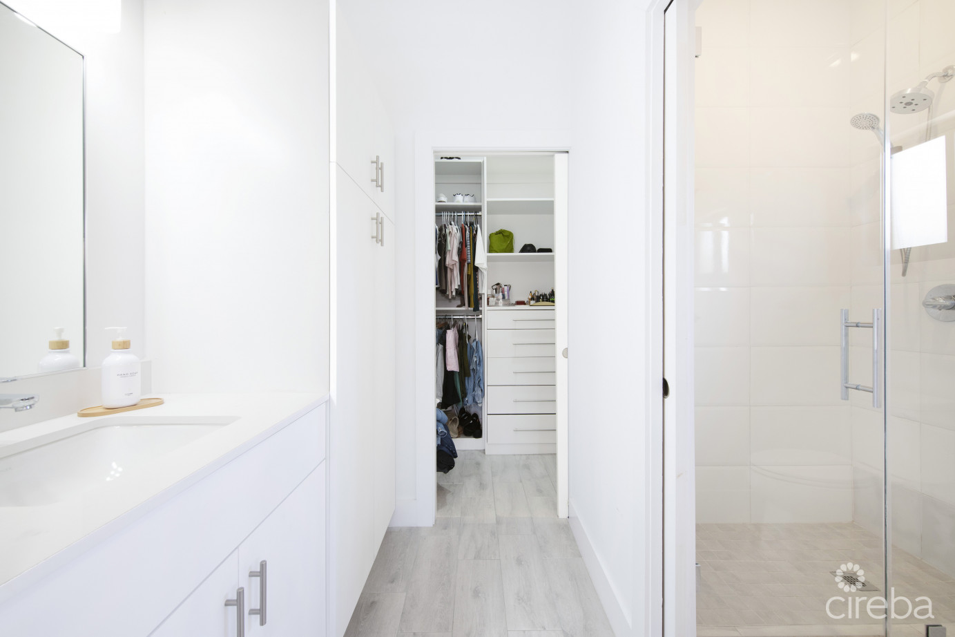 Modern 3 Bed, 3 Bath Single Family Home. With Bonus Office/den.