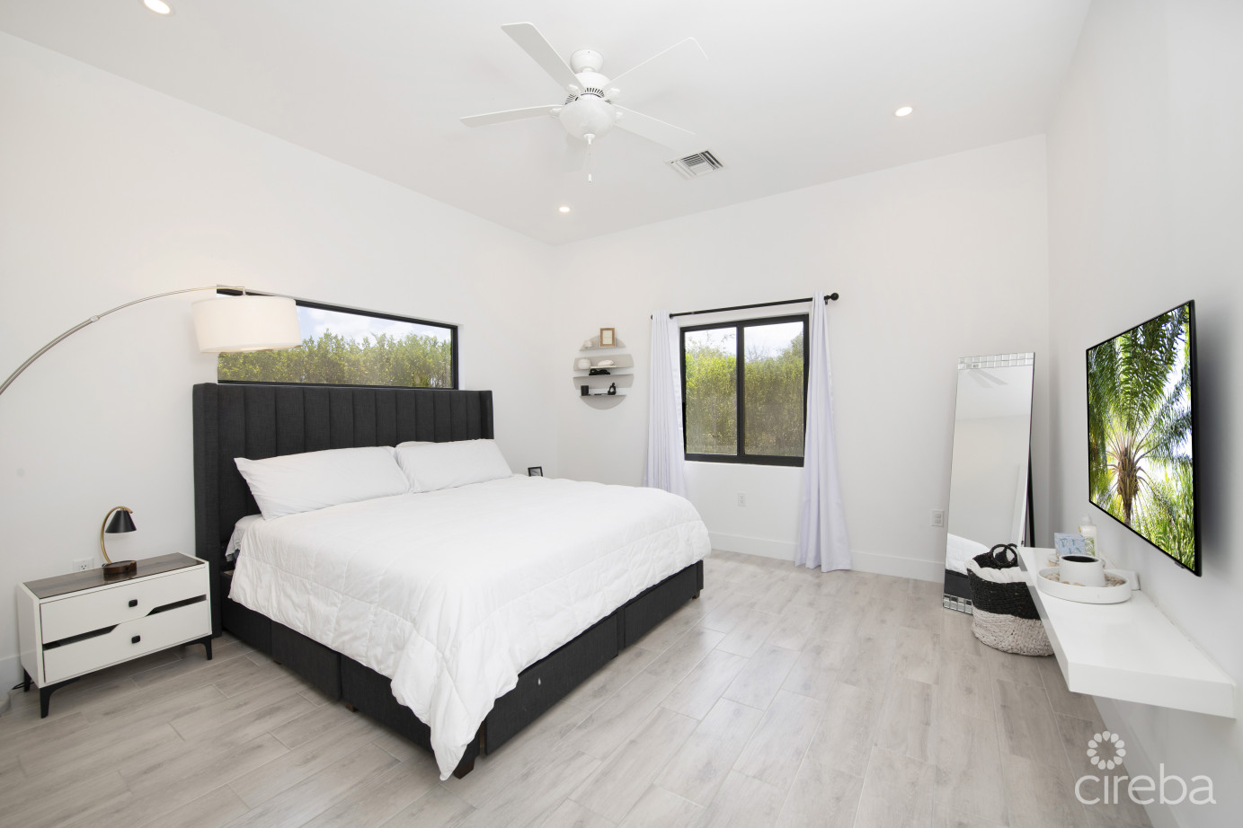 Modern 3 Bed, 3 Bath Single Family Home. With Bonus Office/den.