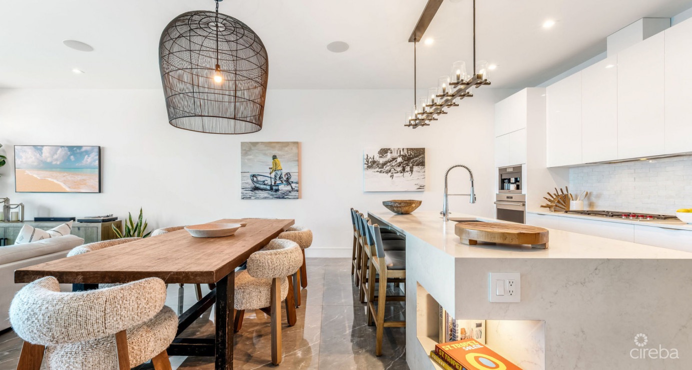 1fin- Single Level Corner Condo With Excellent Layout