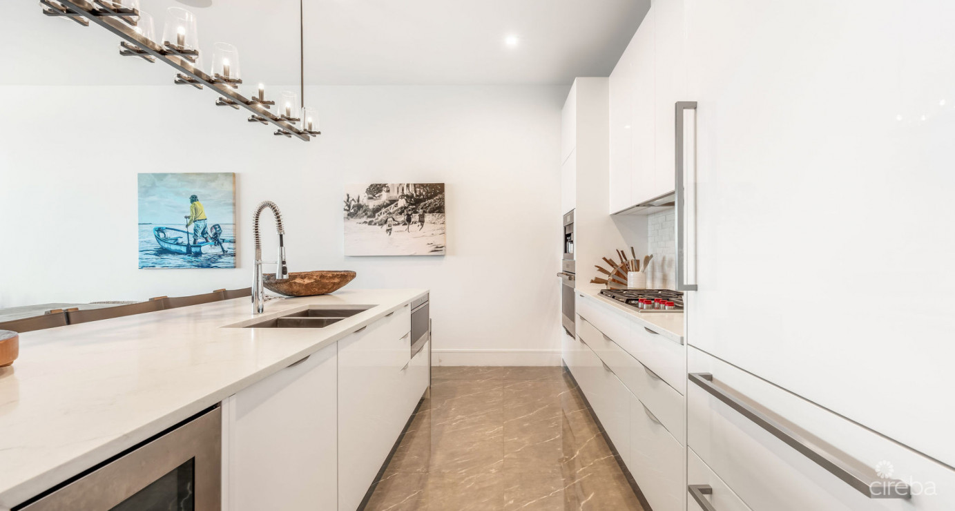 1fin- Single Level Corner Condo With Excellent Layout