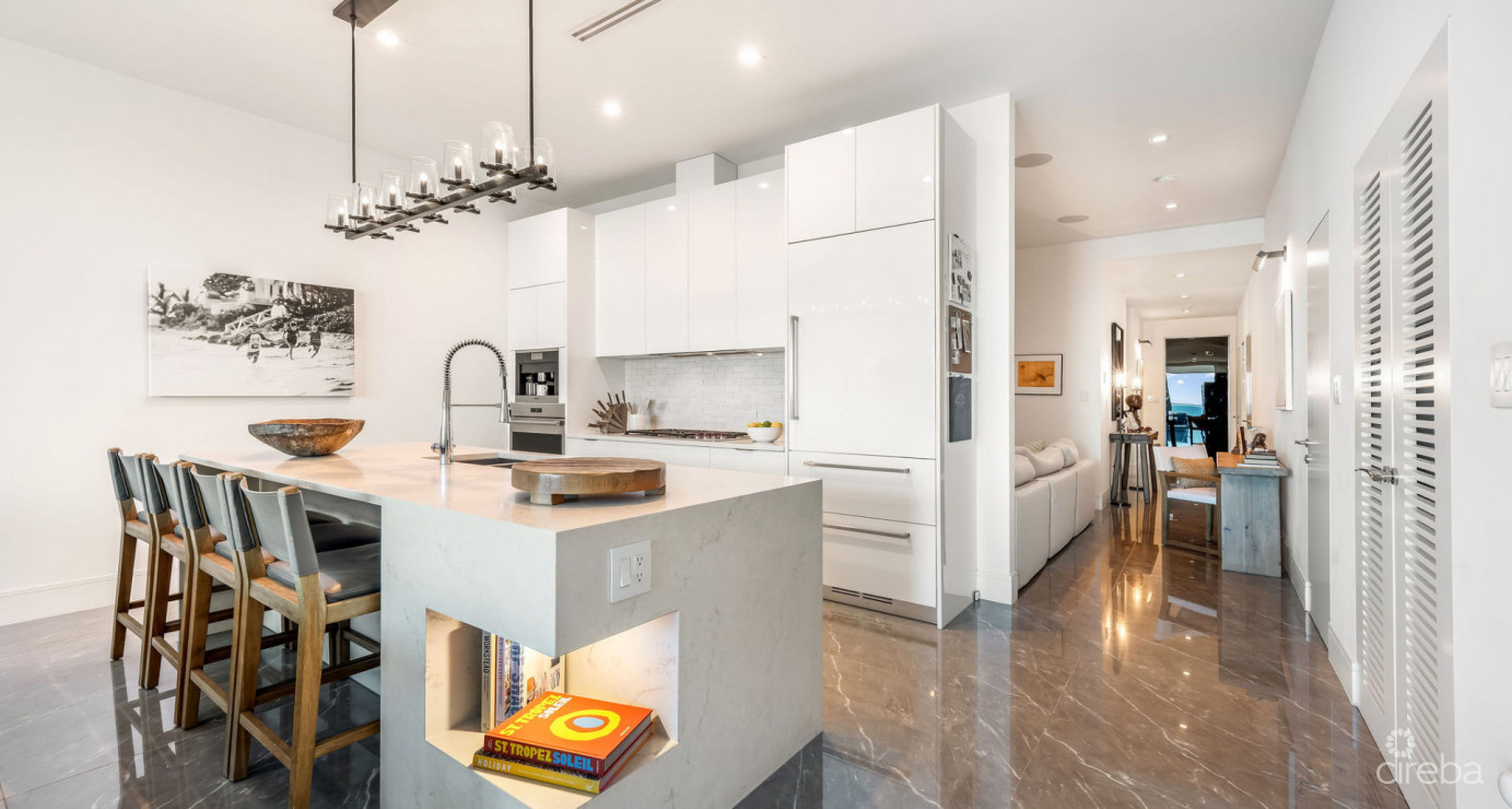 1fin- Single Level Corner Condo With Excellent Layout