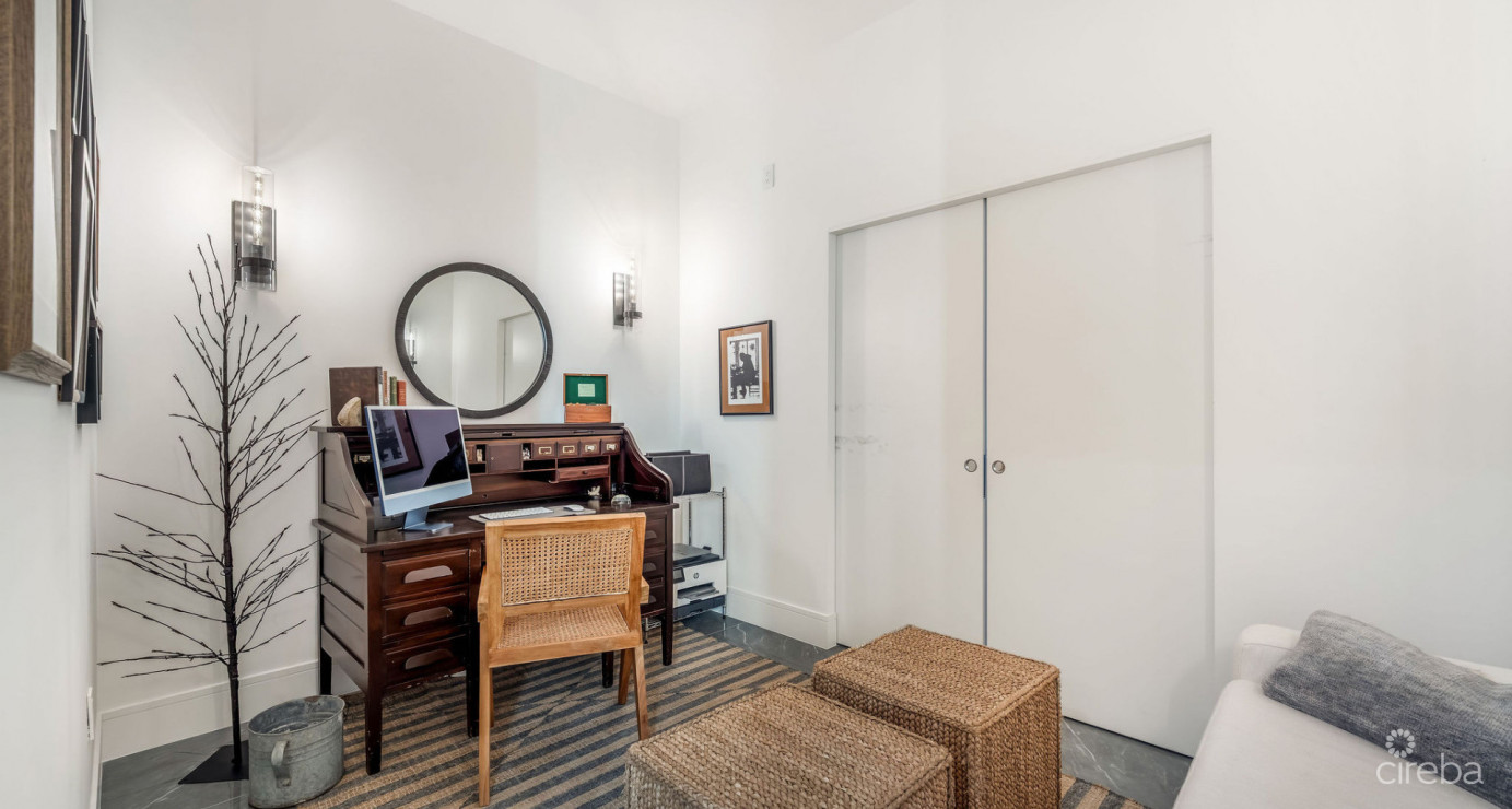 1fin- Single Level Corner Condo With Excellent Layout