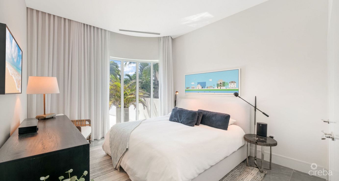 1fin- Single Level Corner Condo With Excellent Layout