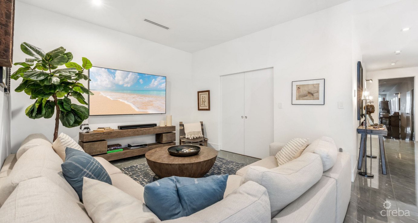 1fin- Single Level Corner Condo With Excellent Layout