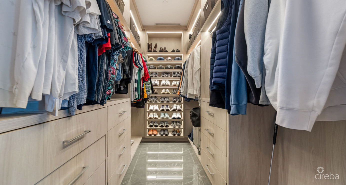 1fin- Single Level Corner Condo With Excellent Layout