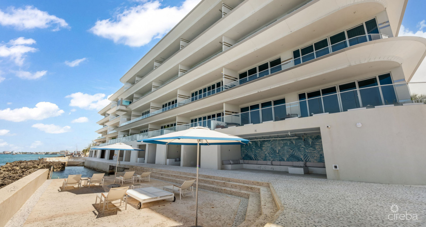 1fin- Single Level Corner Condo With Excellent Layout