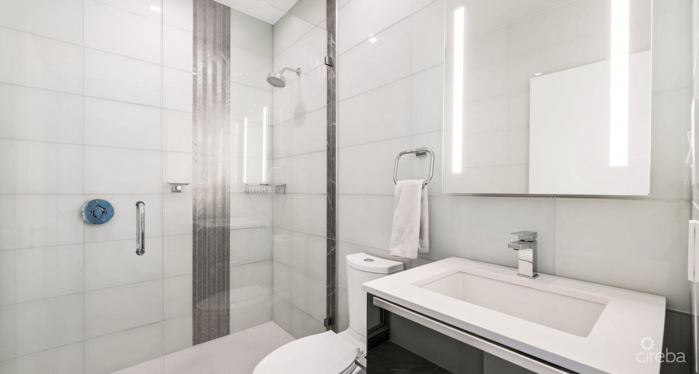 1fin- Single Level Corner Condo With Excellent Layout