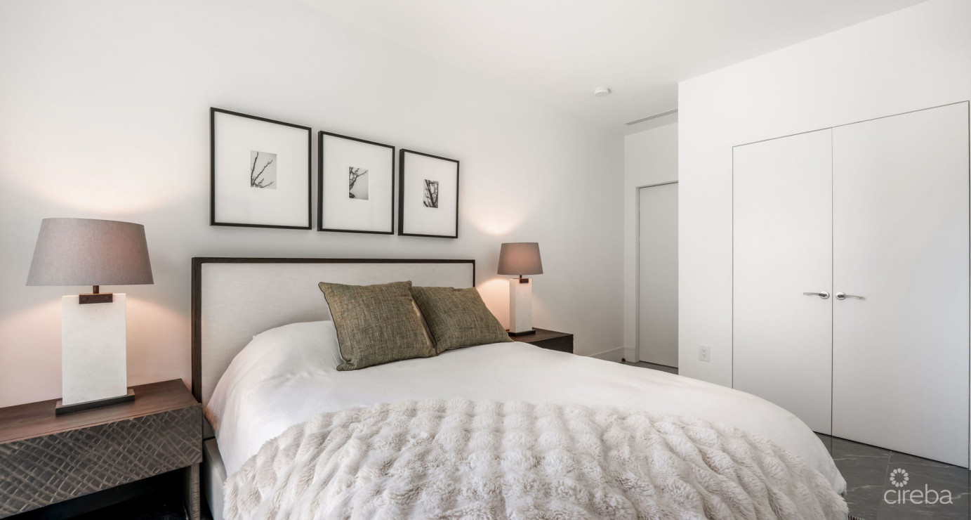 1fin- Single Level Corner Condo With Excellent Layout