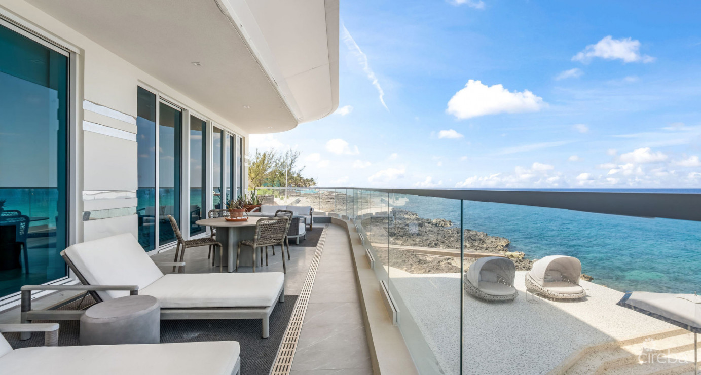 1fin- Single Level Corner Condo With Excellent Layout