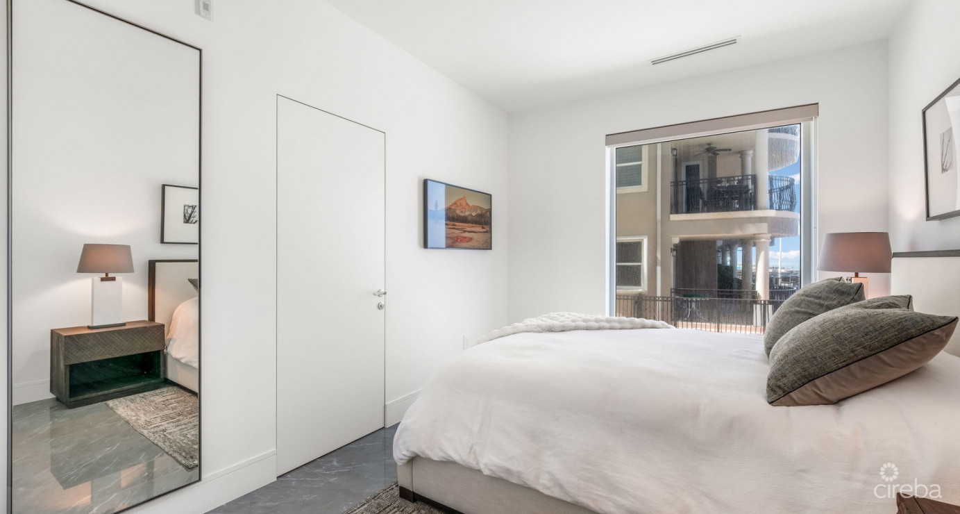 1fin- Single Level Corner Condo With Excellent Layout