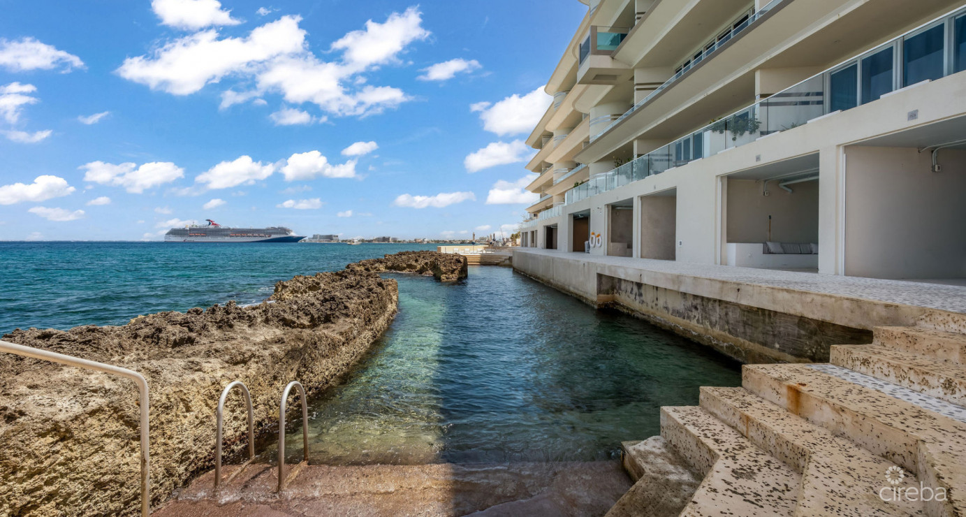 1fin- Single Level Corner Condo With Excellent Layout