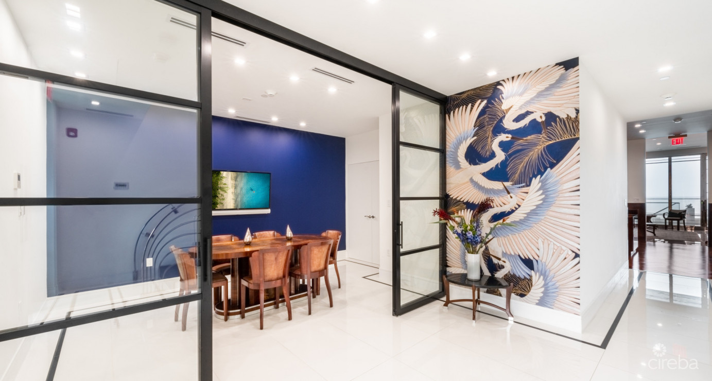 1fin- Single Level Corner Condo With Excellent Layout