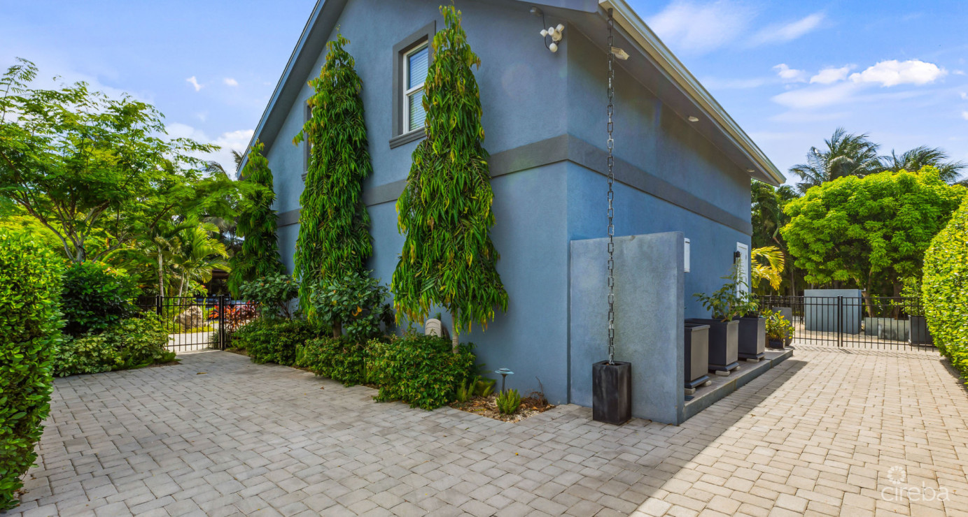 Private Savannah Sanctuary With Resort-style Grounds And Income Potential