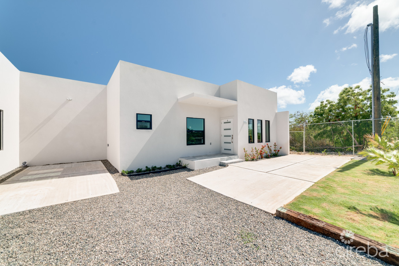 Brand New 3-bedroom Home In Hyre View