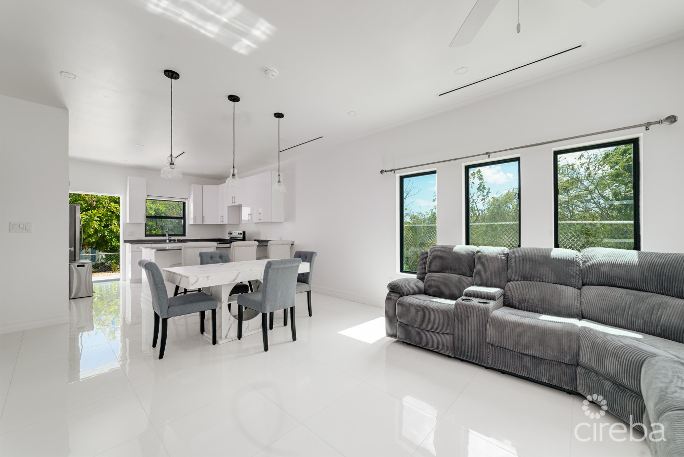 Hyre View - 3 Bed, 2 Bath Duplex