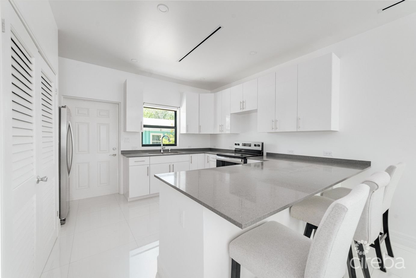 Hyre View - 3 Bed, 2 Bath Duplex