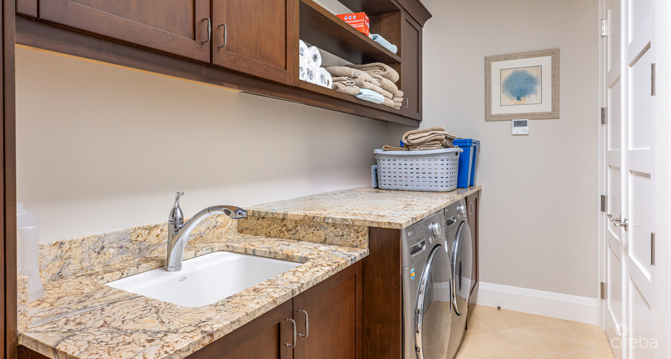 Watercolours - Superb Corner 4 Br Residence