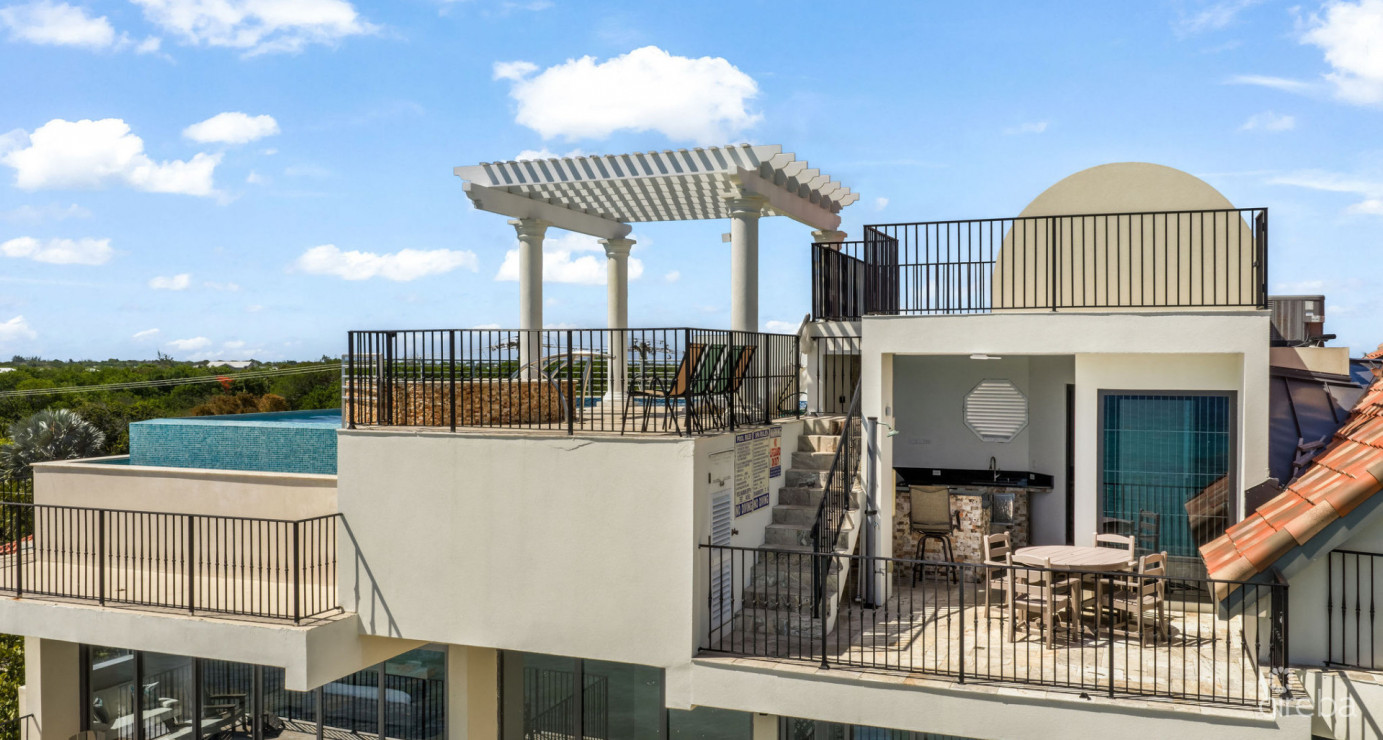 Oasis 7 - Beachfront Estate