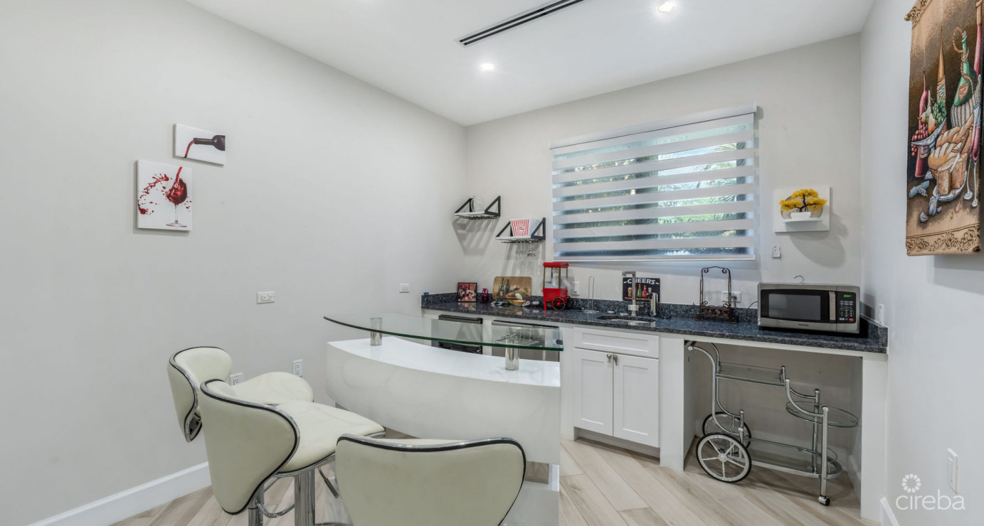 Oasis 7 - Beachfront Estate