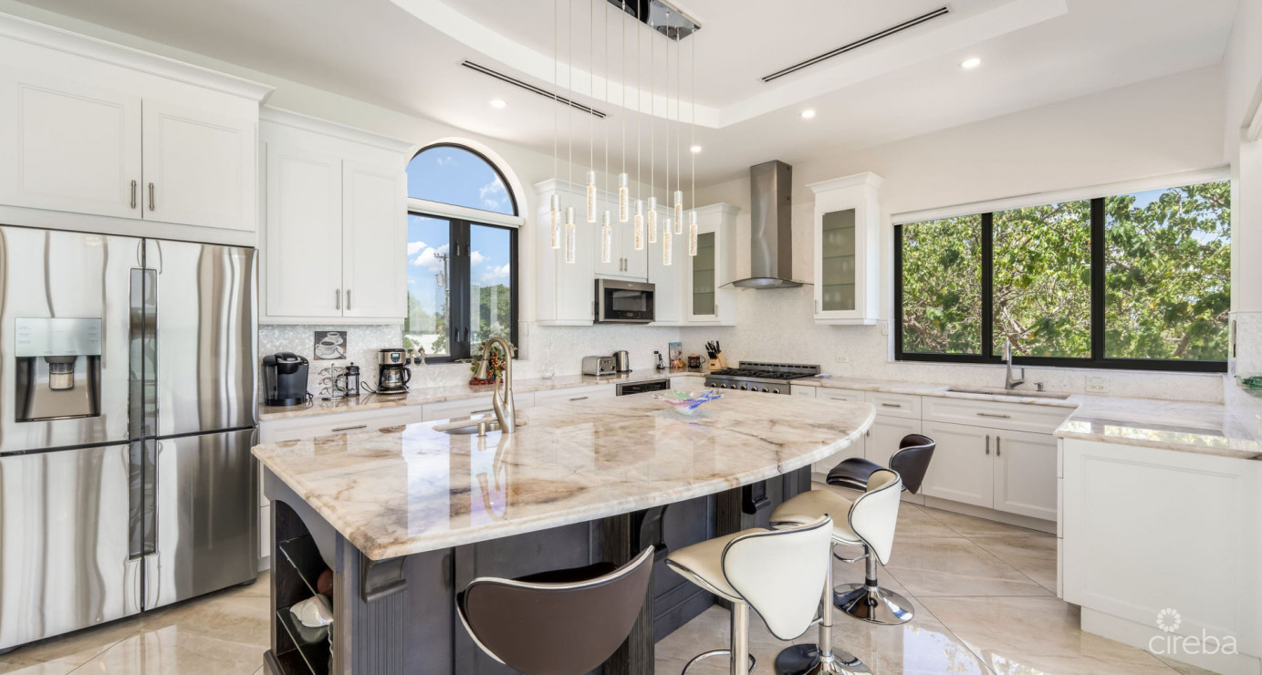 Oasis 7 - Beachfront Estate