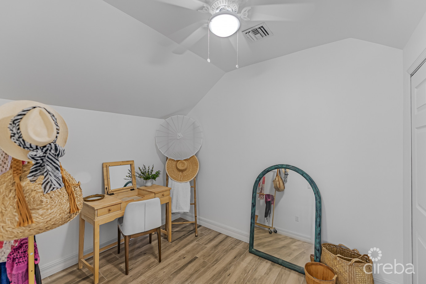Harbour Point Oceanfront 3 Bed Plus Office