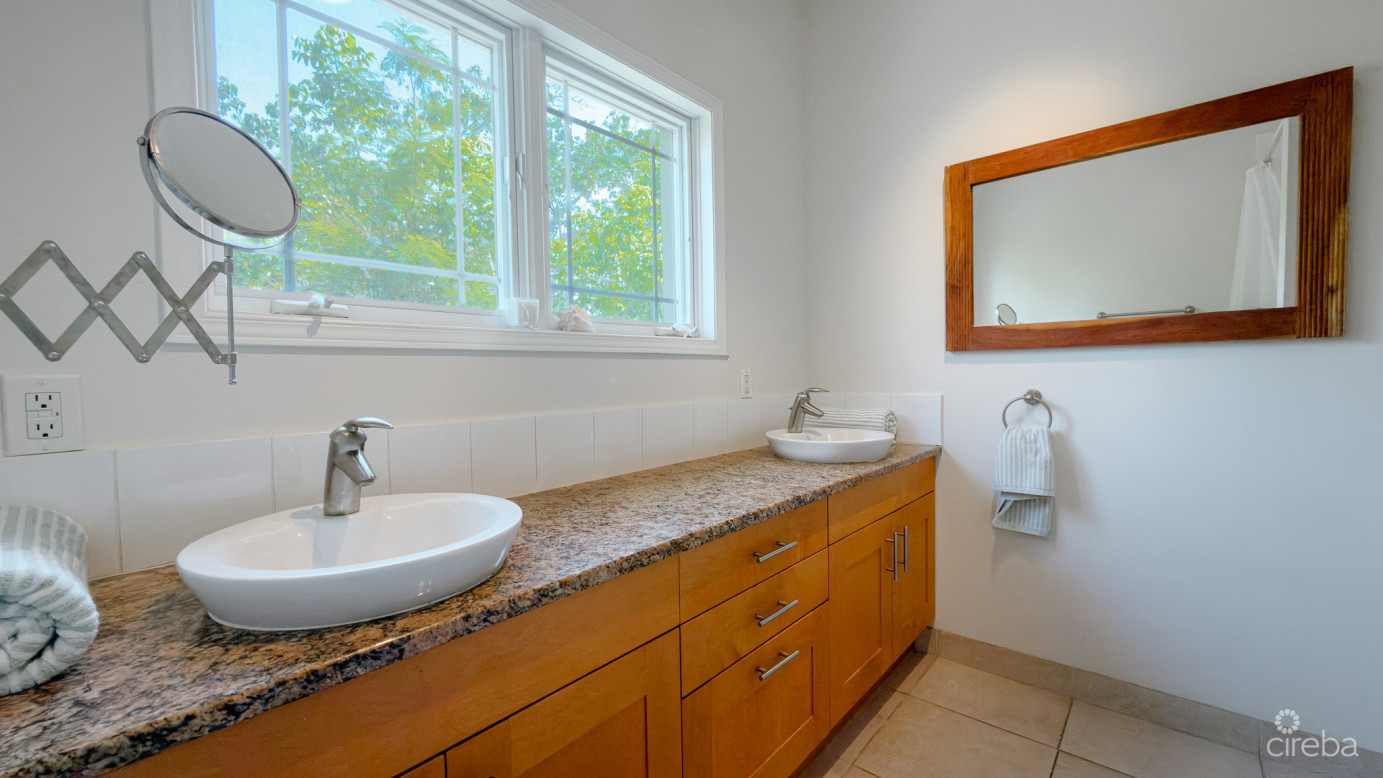 Canal Front Home 3 Bed Prospect